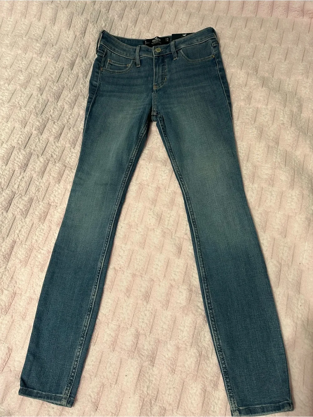 Hollister Classic High-Rise Blue Skinny Jeans - Women size 1s
W25 L26 - Picture 3 of 8